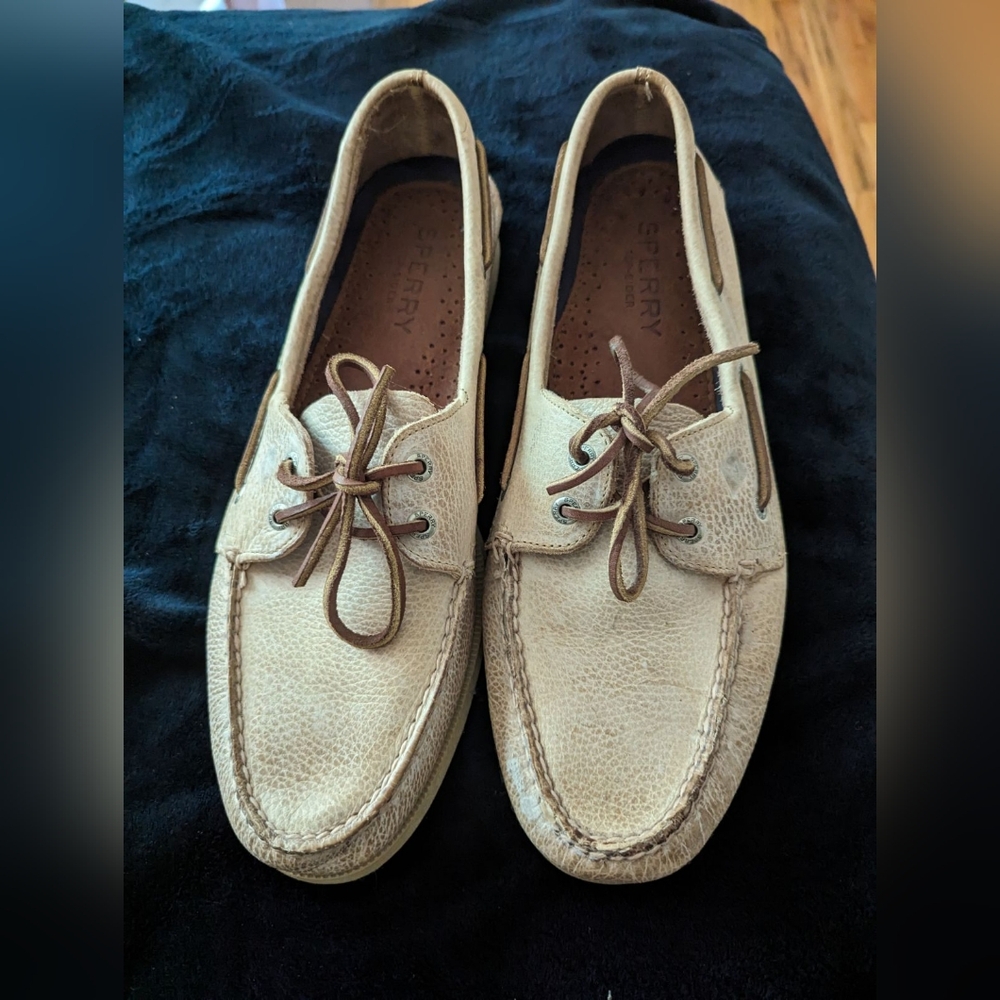 Sperry Topsider boat shoes cream color NWOT- M size 13